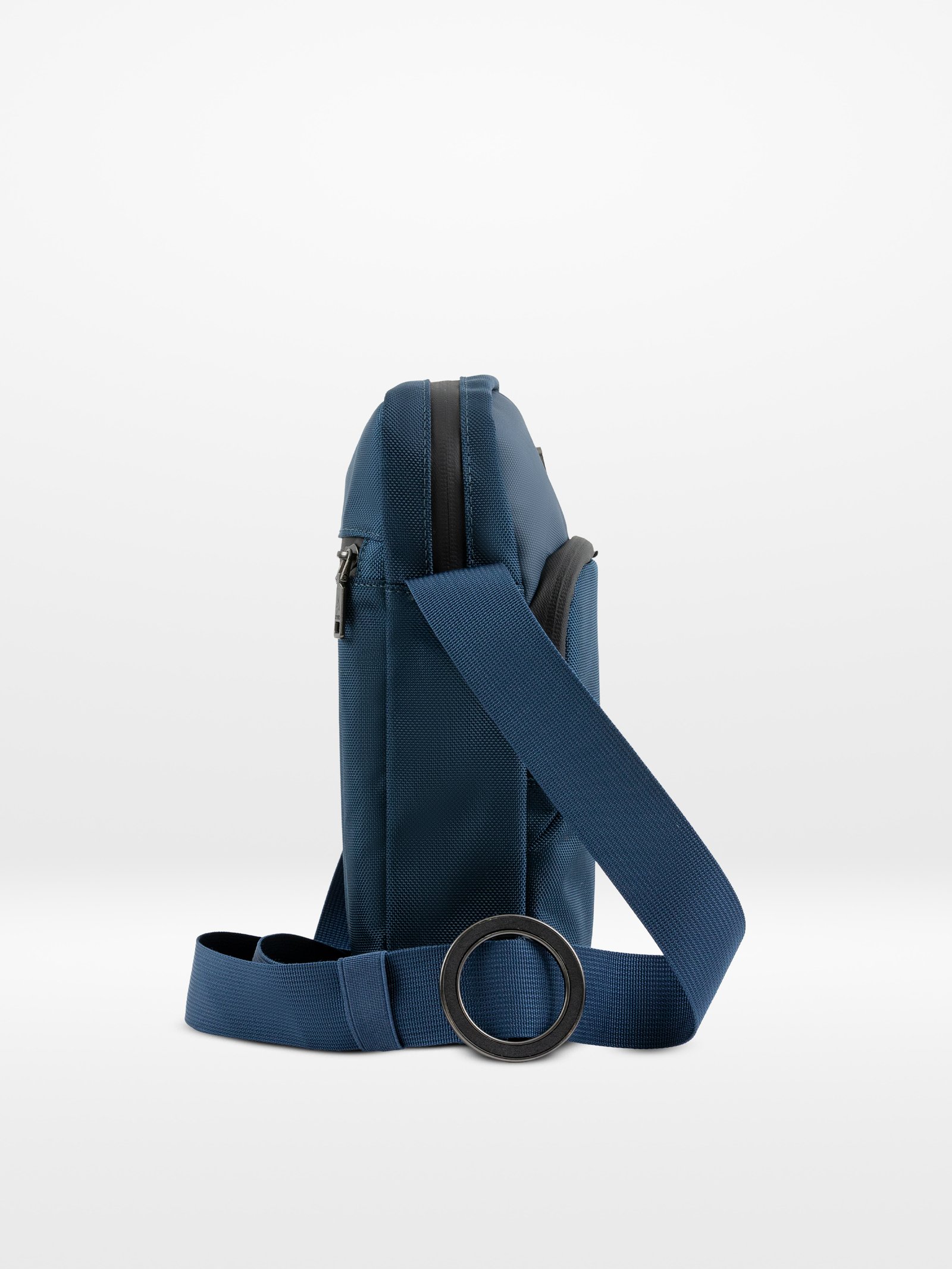 O-Cross Lightweight Travel Bag - Image 39
