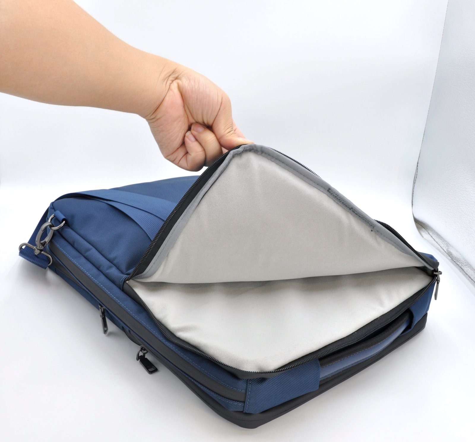 O-AlphaBag – Stylish 3-in-1 Travel Bag - Image 13