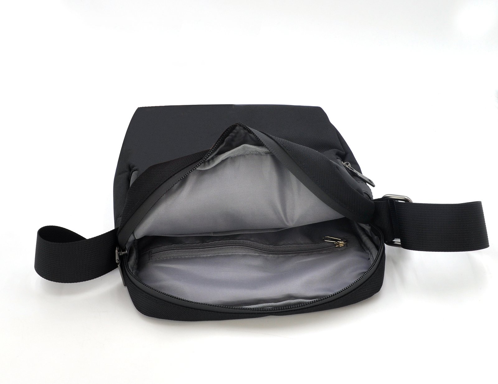 O-Cross Lightweight Travel Bag - Image 15