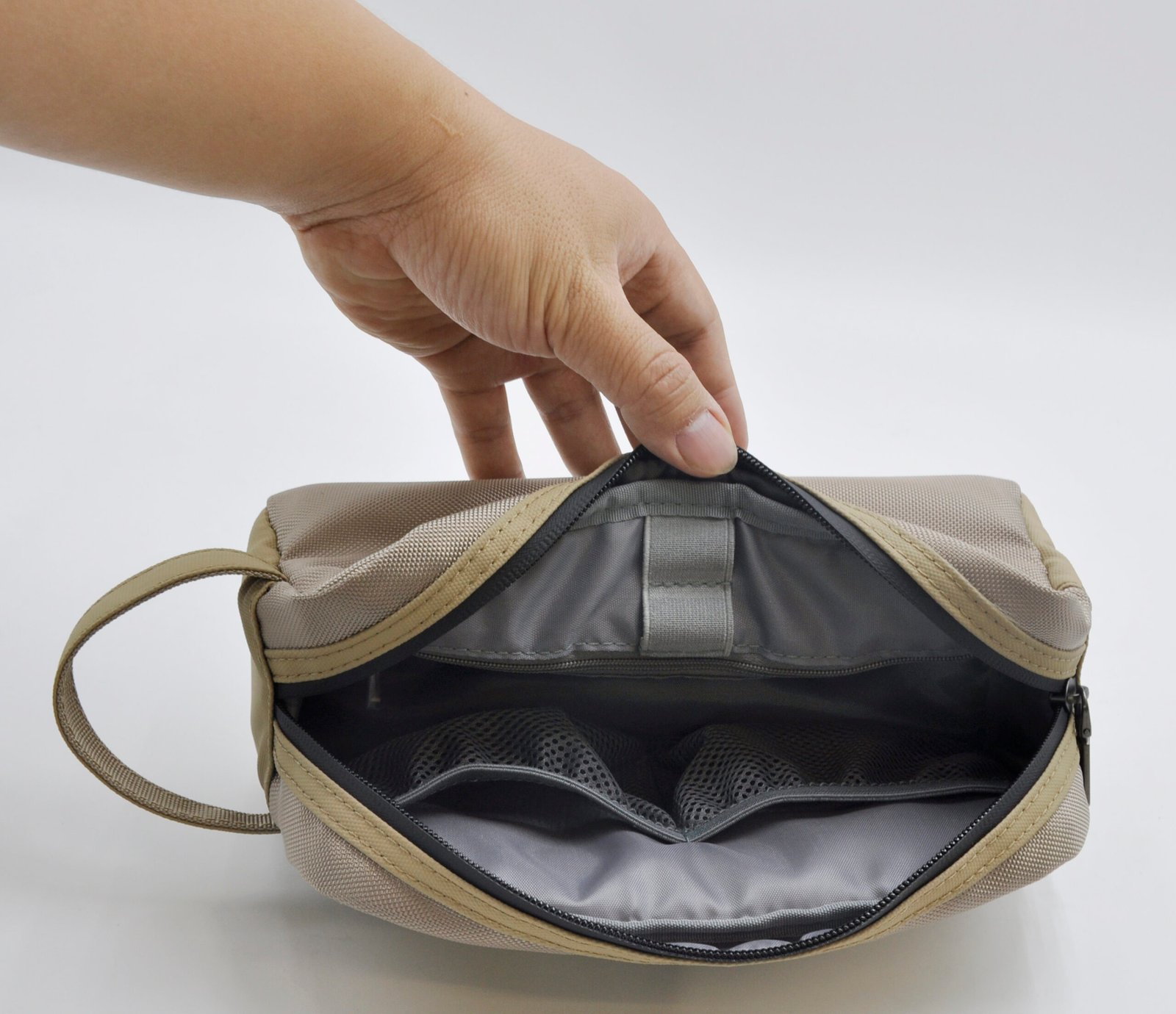 O-Pouch Modern Essentials Bag - Image 30
